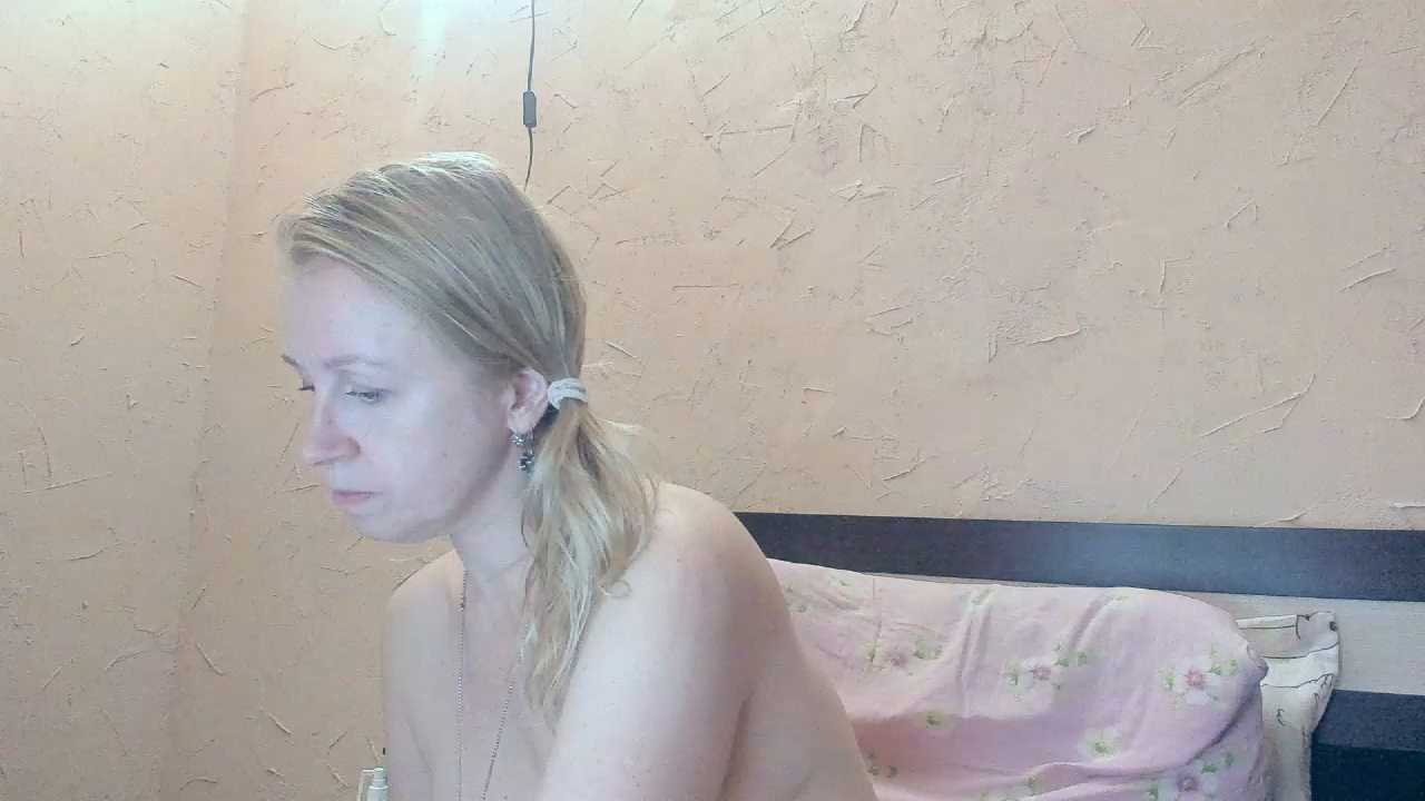 I_AM_MILF cam recording