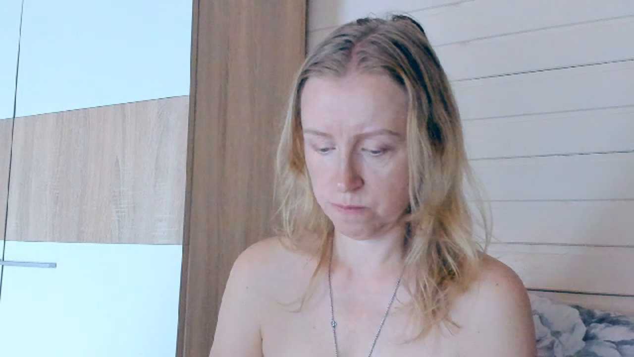 I_AM_MILF cam recording