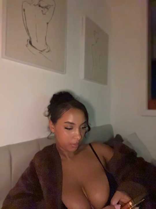 Jasmine-Monroe Stripchat recording – Oct 18, 2026
