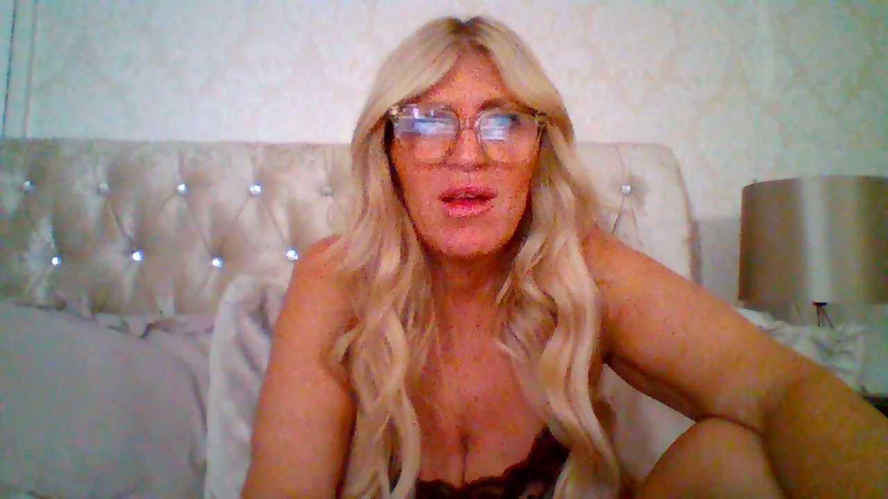 Jenna-Curvy-Cougar