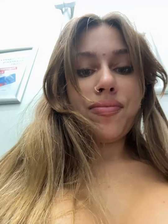 Jucie_Boom Stripchat recording – Oct 18, 2026