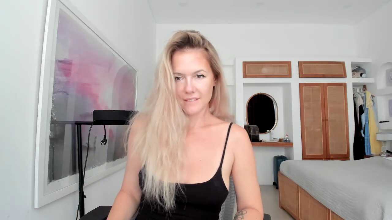 JulyBlondy cam recording