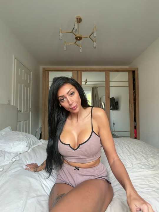 KinkyKirstiexx Stripchat recording – Oct 29, 2026