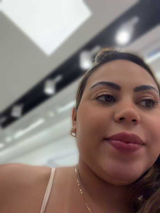 LariiHotWife cam recording