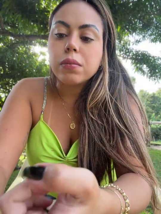 LariiHotWife cam recording