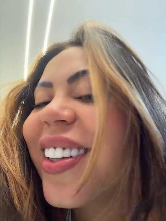 LariiHotWife