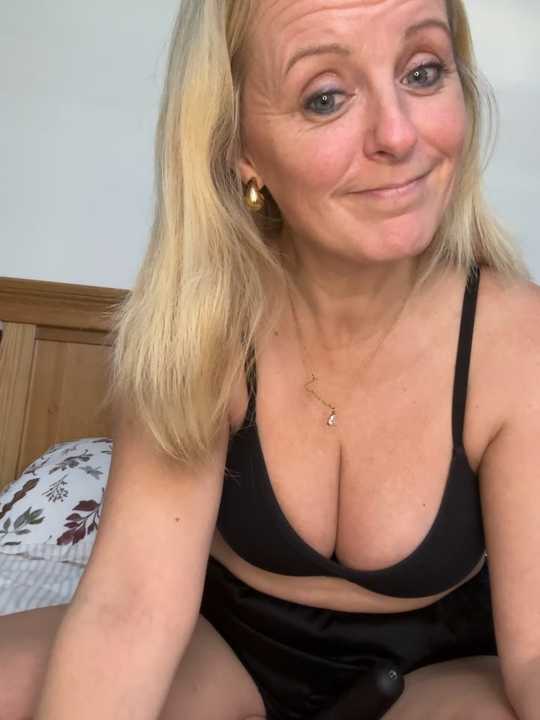 LaylarosA Stripchat recording – Oct 25, 2026