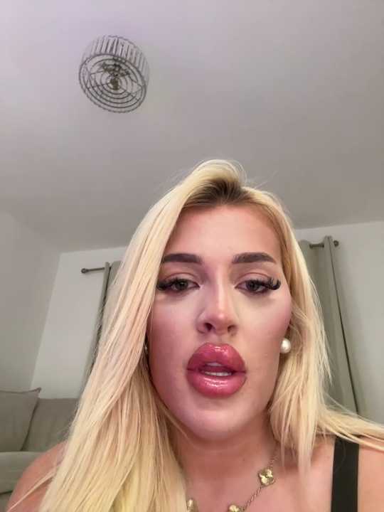 Laylarosee_