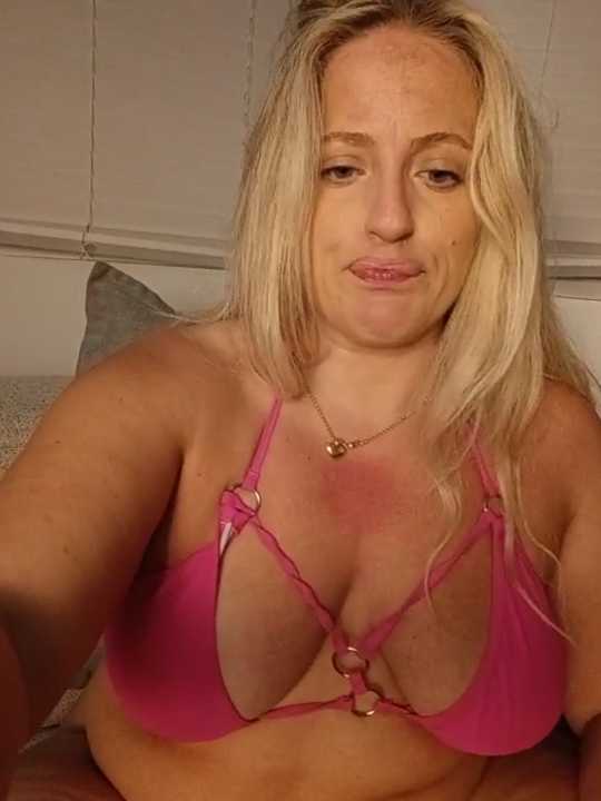 LeaCake1111 Stripchat recording – Oct 25, 2026
