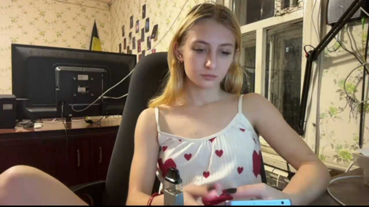 Lisaloveflower cam recording
