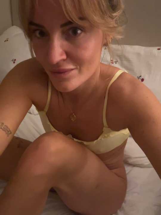LolaFitSweat cam recording