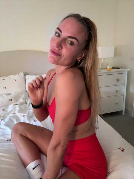LolaFitSweat cam recording