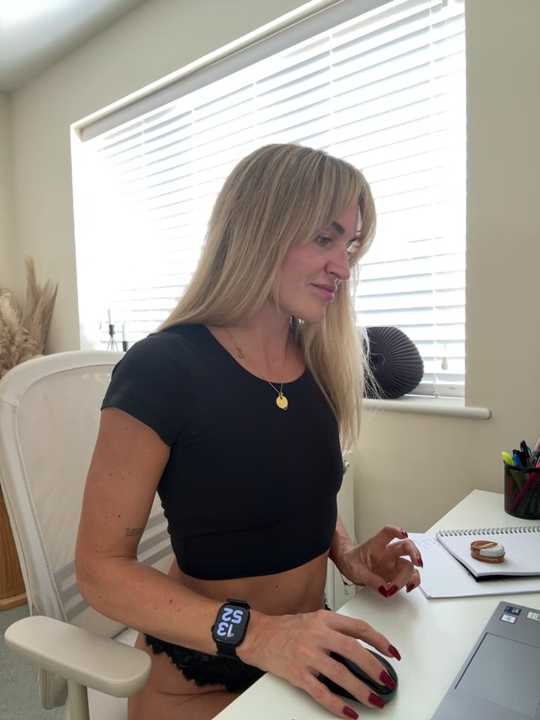 LolaFitSweat cam recording