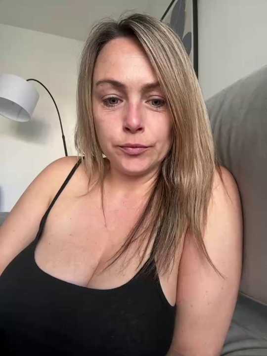 LouiseLovesFun Stripchat recording – Oct 25, 2026