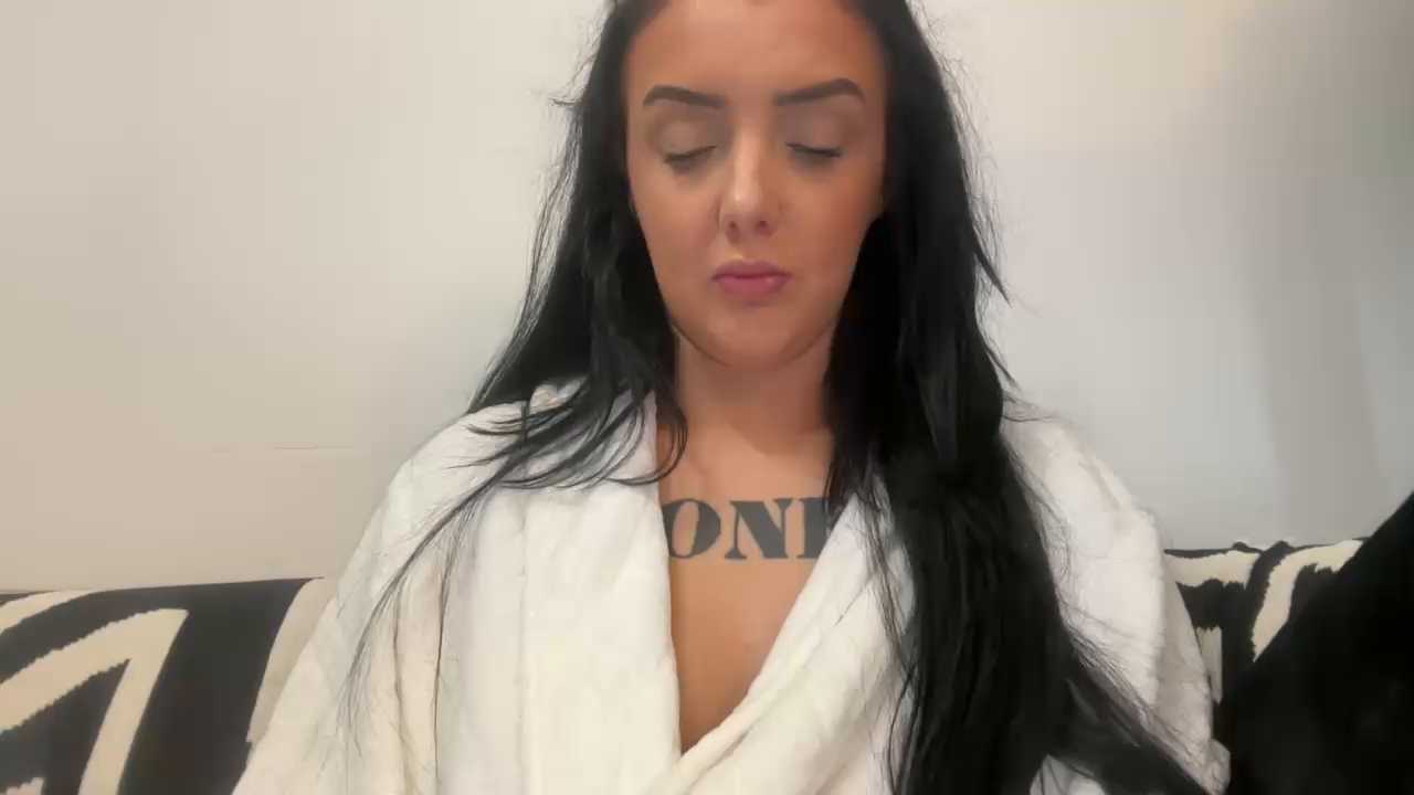 LucyLuxee19 Stripchat recording – Oct 22, 2026