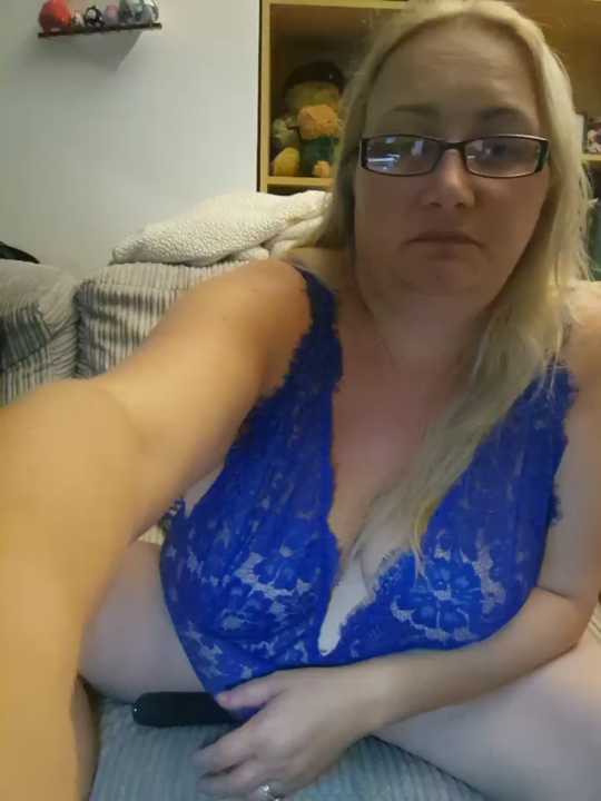 Luscious-LucyXX cam recording