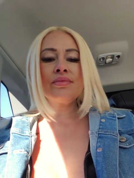 MILFBARBY cam recording