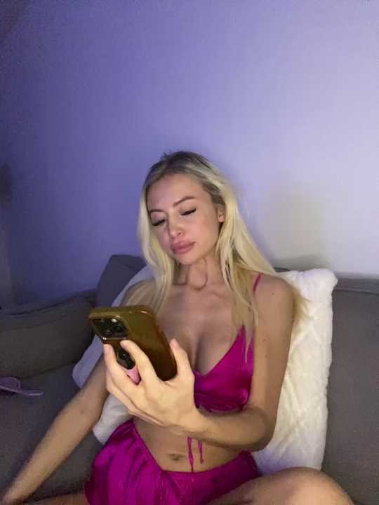 MaeBlonde