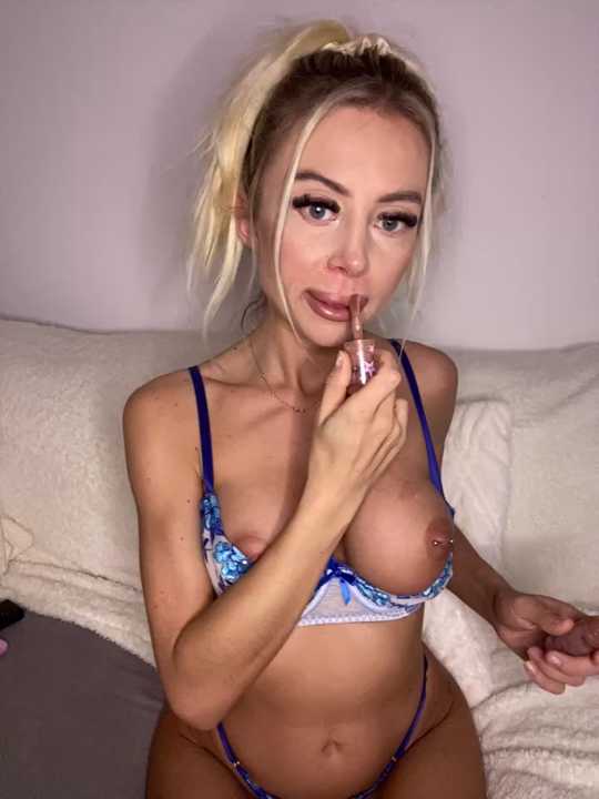 MaeBlonde Stripchat recording – Oct 22, 2026
