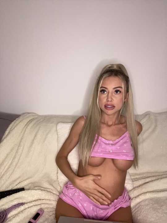 MaeBlonde Stripchat recording – Oct 19, 2026