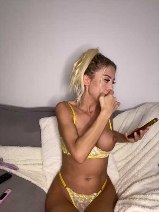 MaeBlonde Stripchat recording – Oct 24, 2026