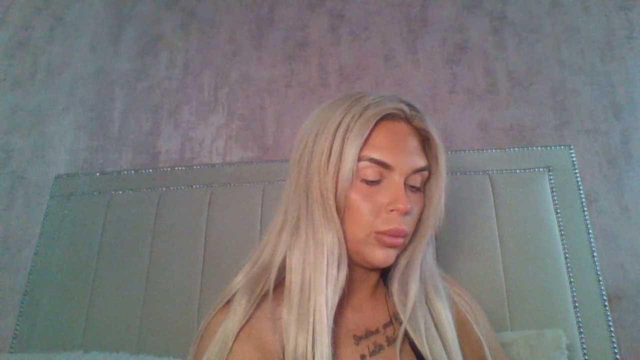 MiaMae_x cam recording