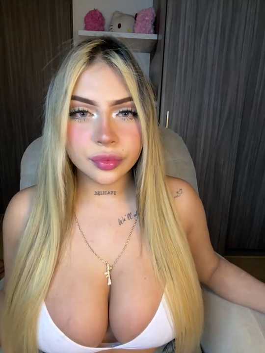 MiaWhitePink_