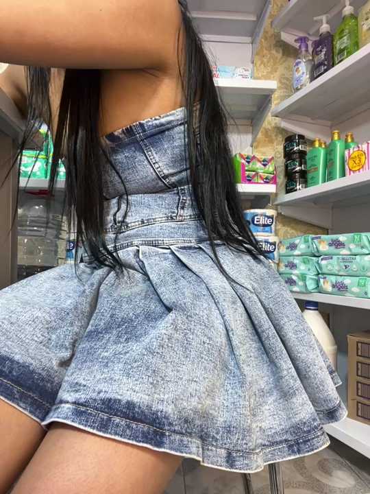 Mia_233_