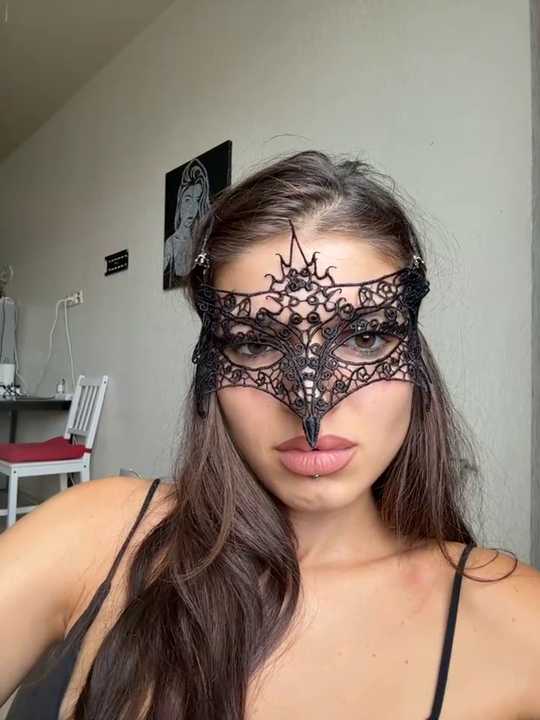 Mia_Cannon