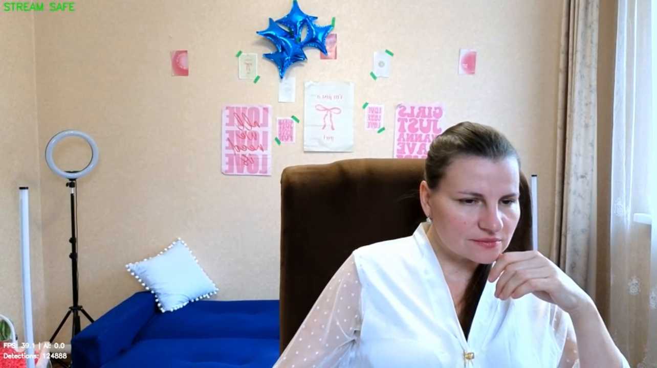 Mirabelle_Velvet cam recording