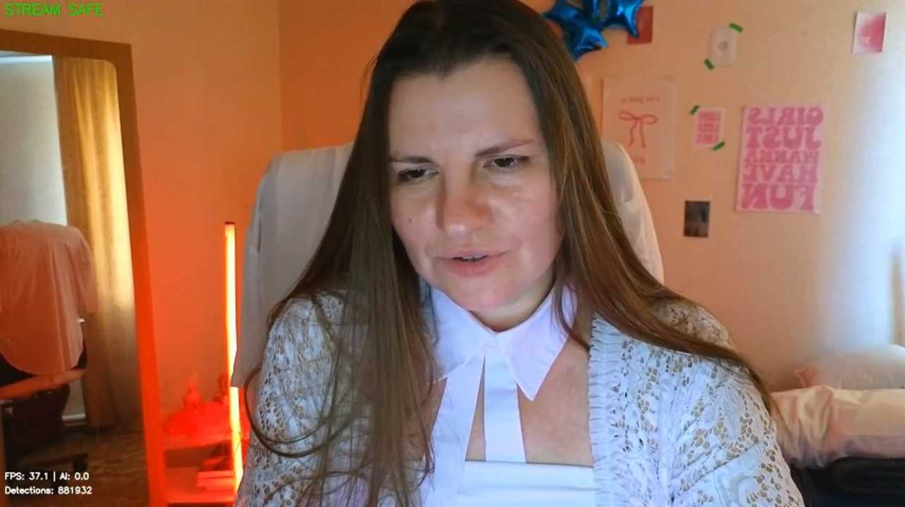 Mirabelle_Velvet cam recording