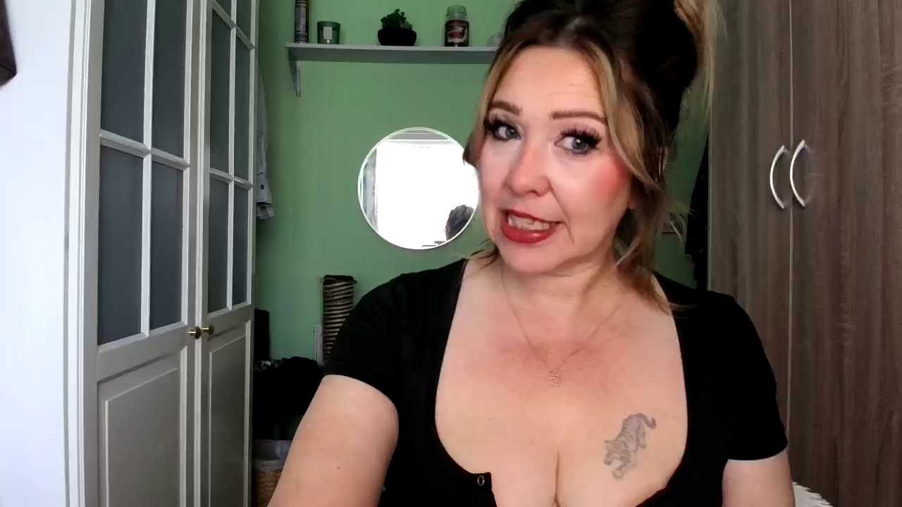 MissHoneyPenny cam recording