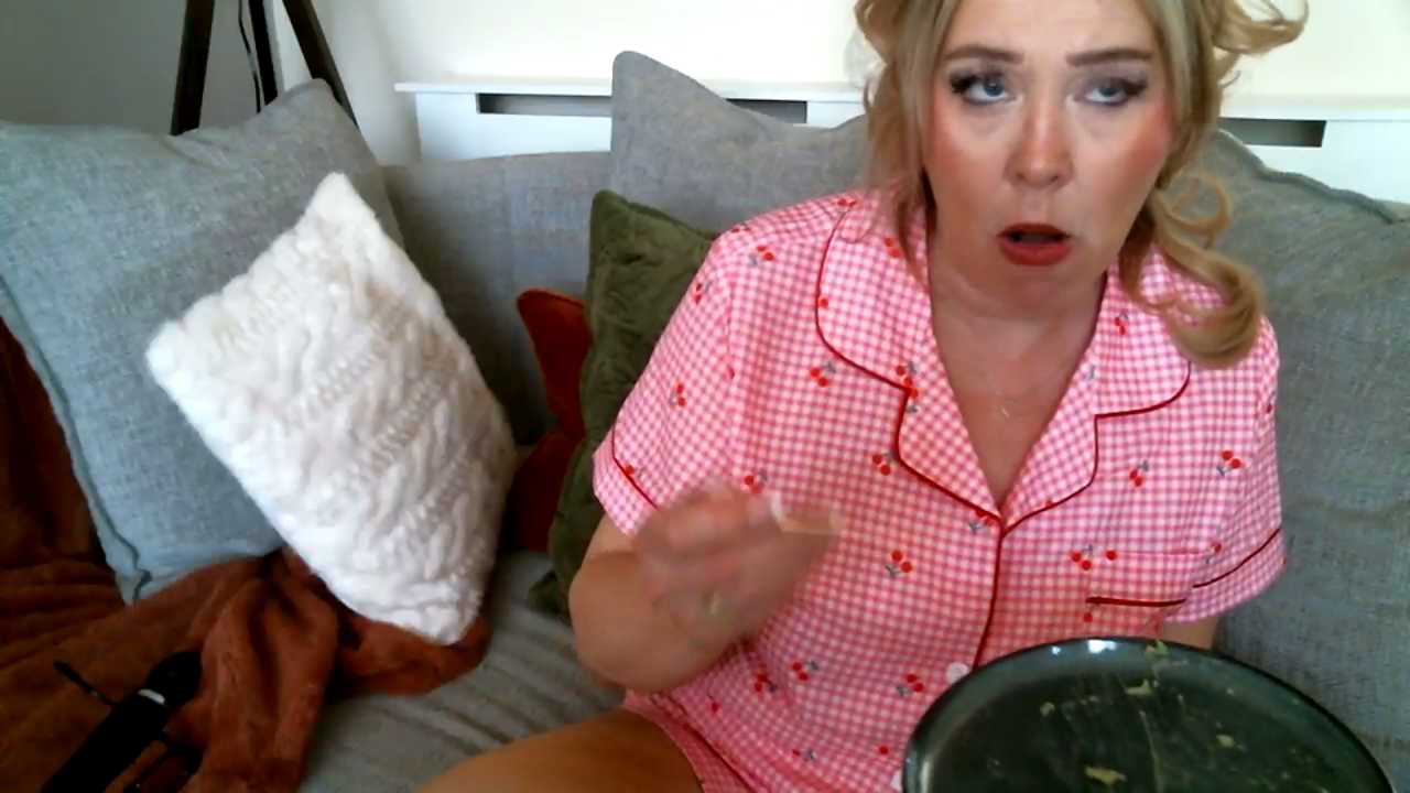 MissHoneyPenny cam recording