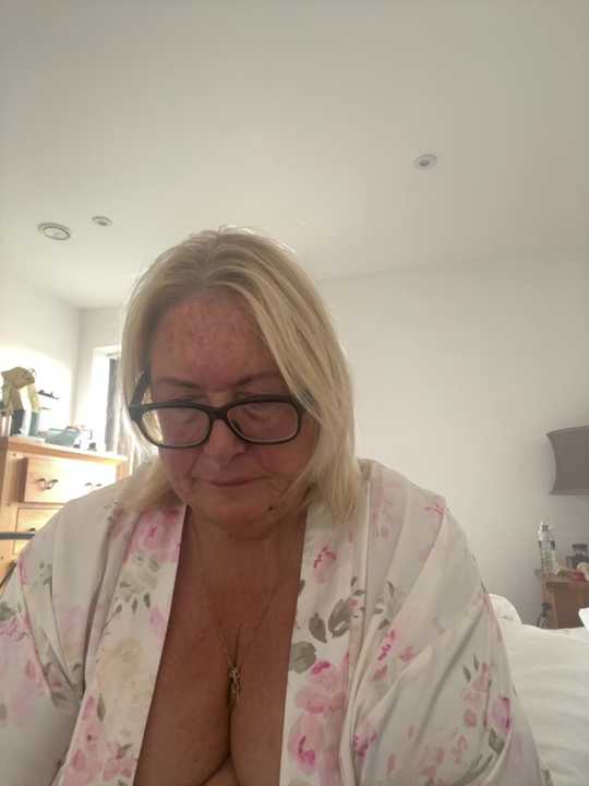 MoistCurveyChanel cam recording