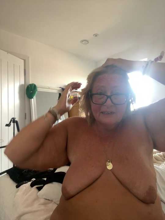 MoistCurveyChanel cam recording