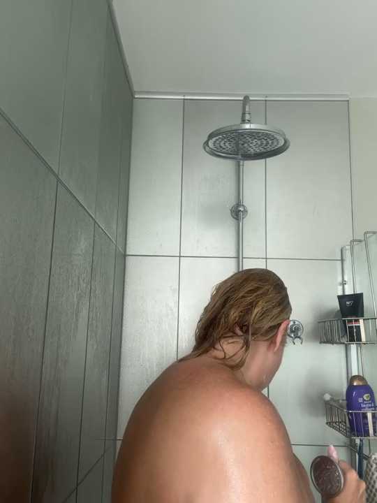 MoistCurveyChanel