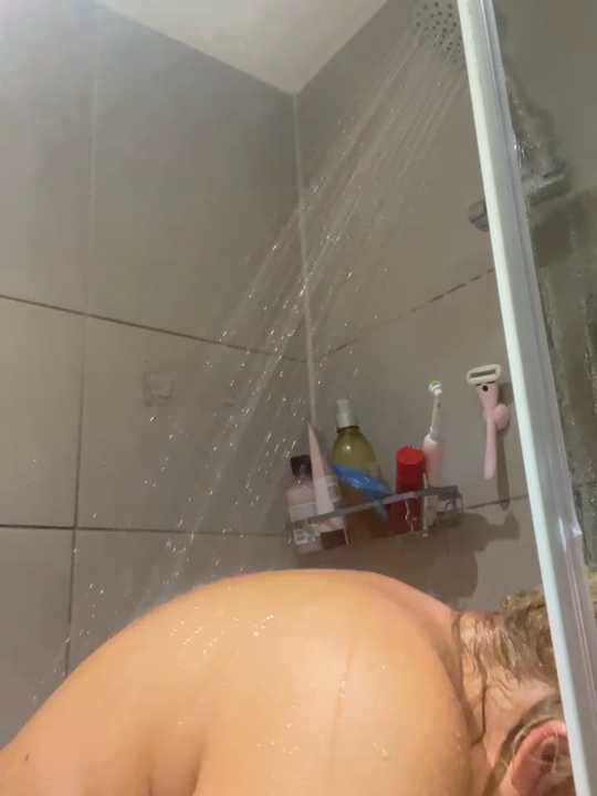 MoistCurveyChanel cam recording