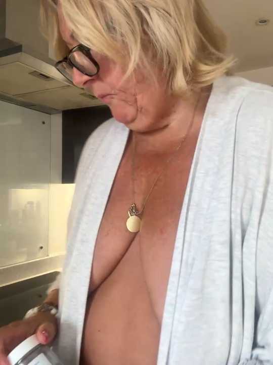 MoistCurveyChanel cam recording