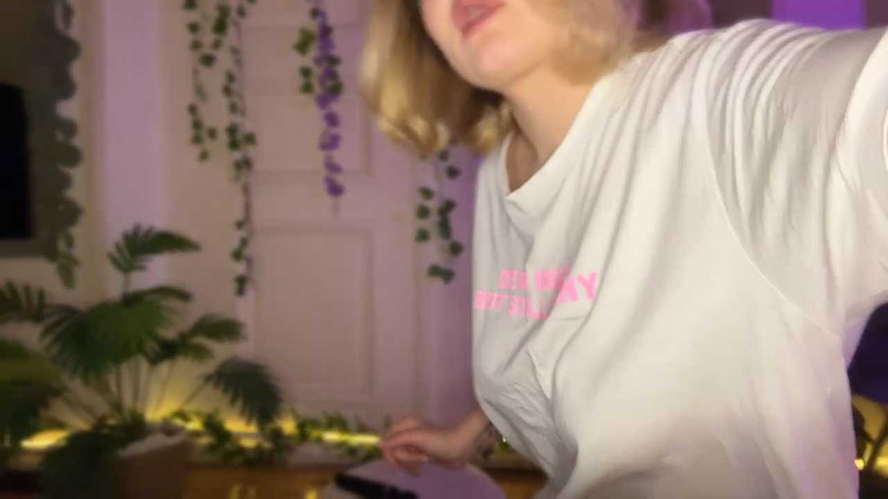 MoonIvy_ cam recording