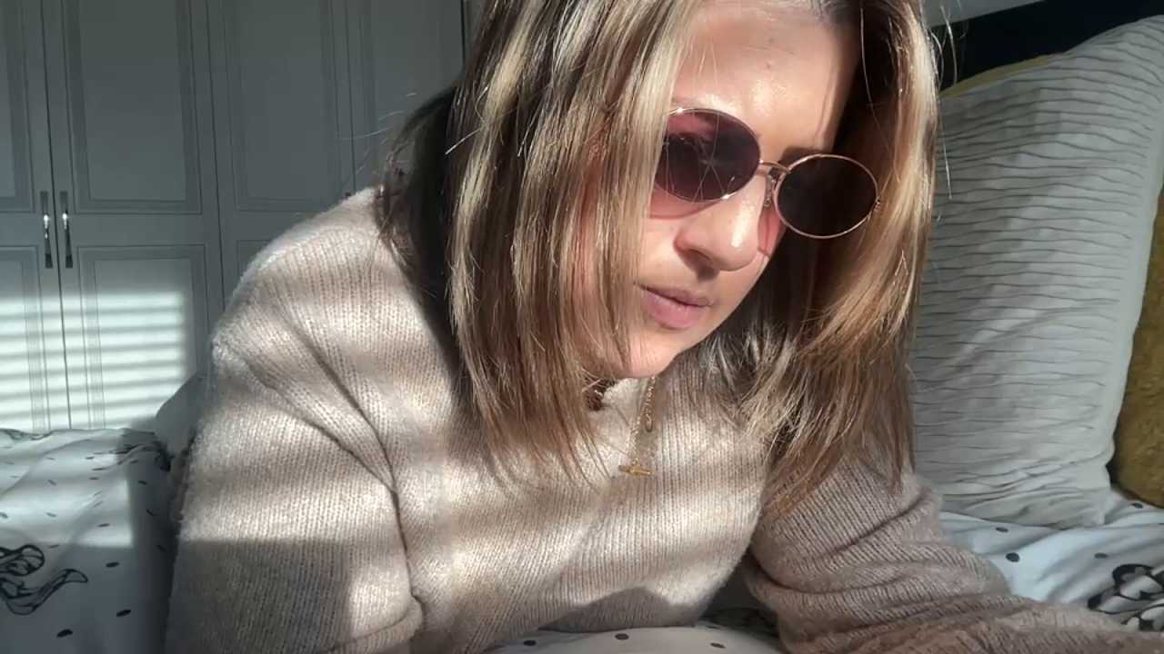 MsBelleWarick cam recording