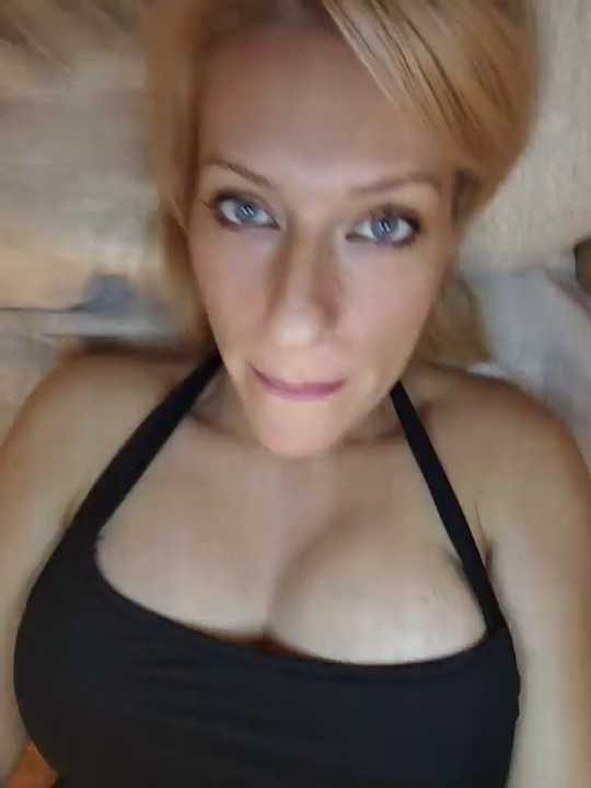 NanaItalianGirl cam recording