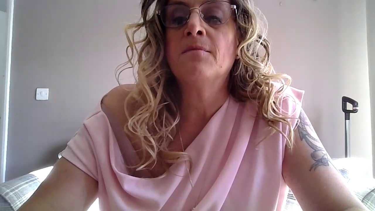 NaughtyEnglish_kiera45_ cam recording