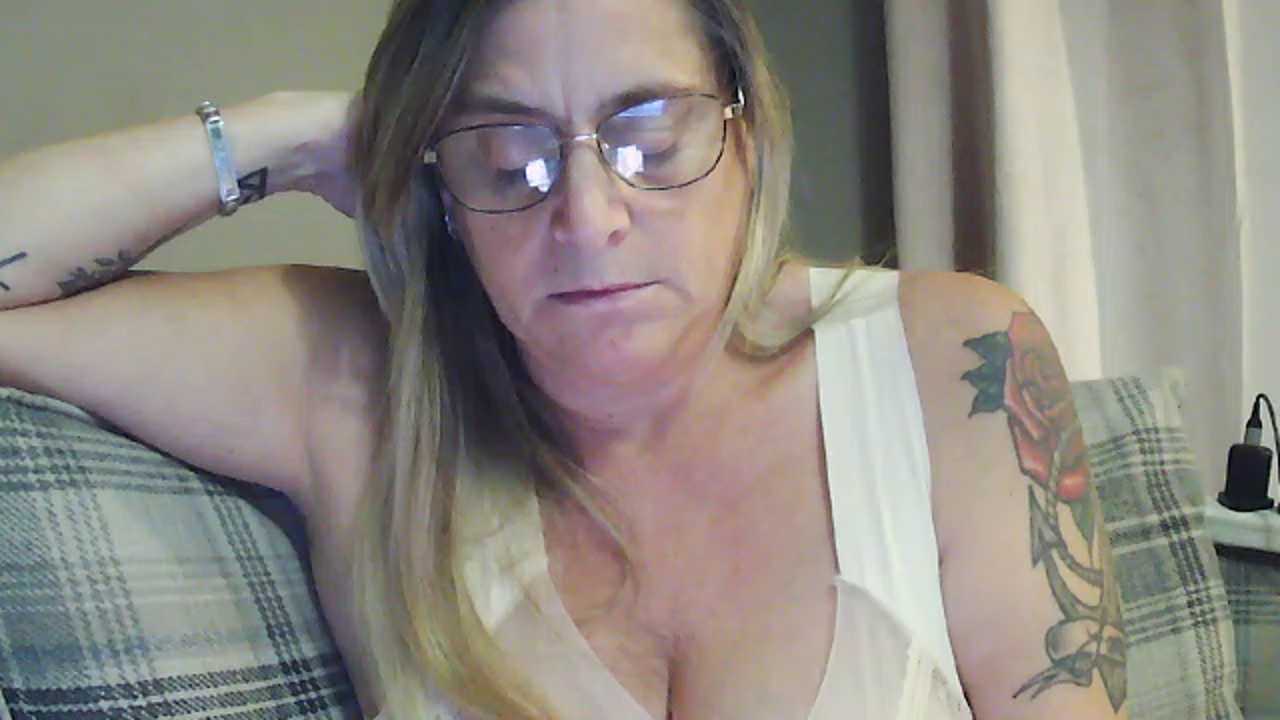 NaughtyEnglish_kiera45_ cam recording