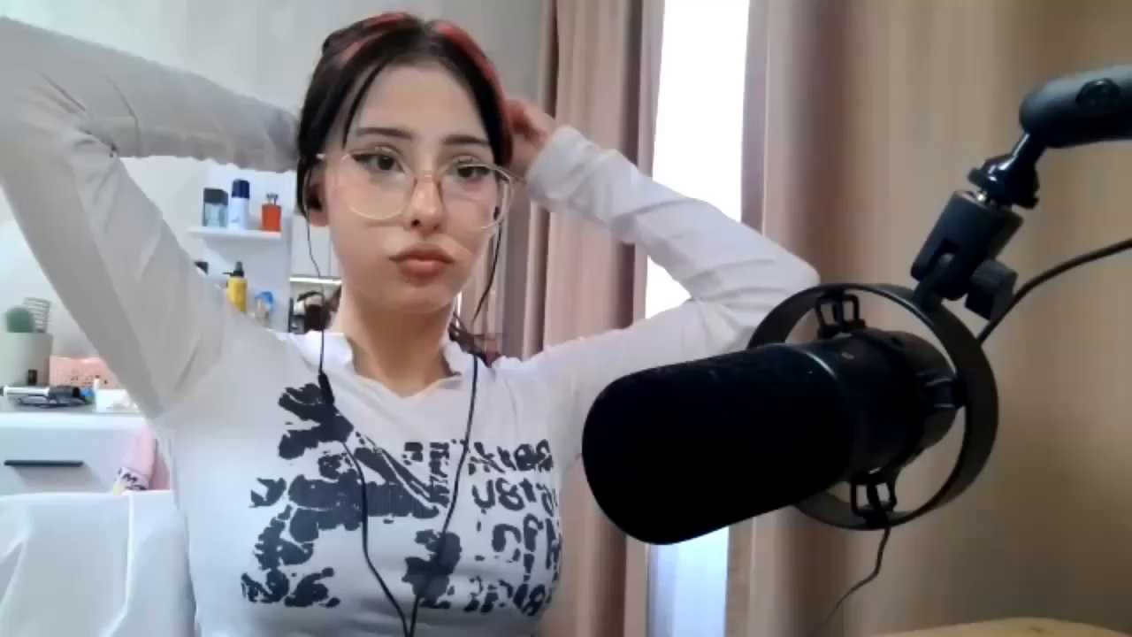 NeomiMckillip cam recording