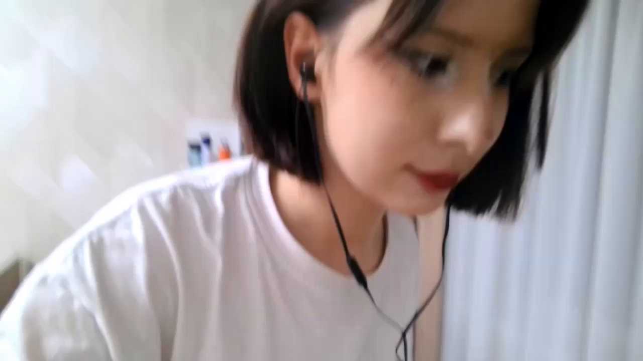 NeomiMckillip cam recording