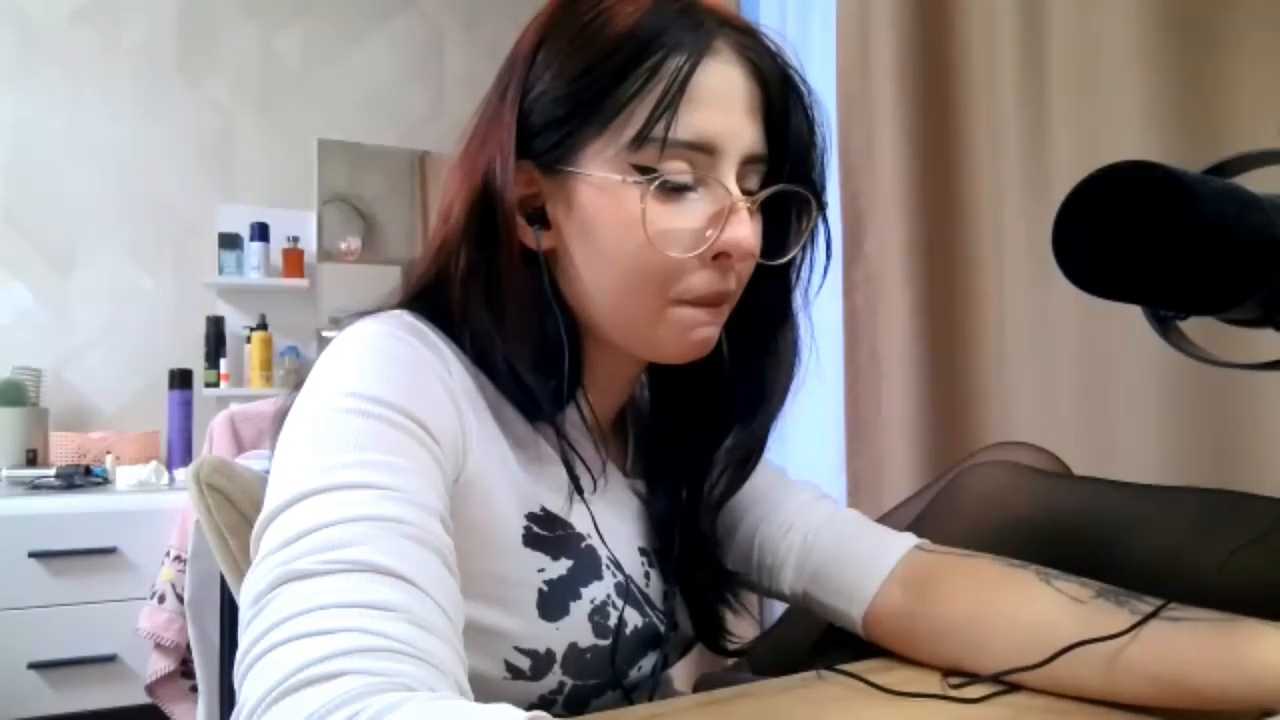NeomiMckillip cam recording