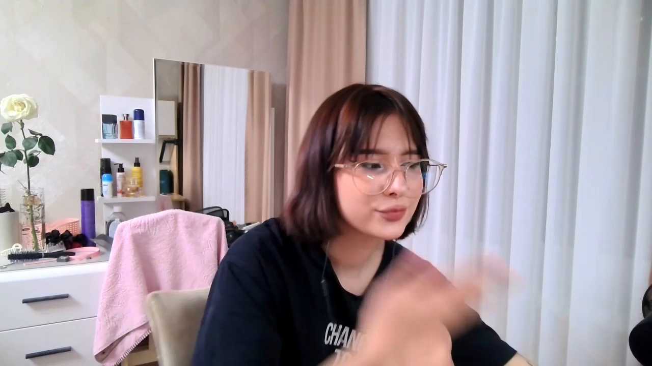 NeomiMckillip cam recording