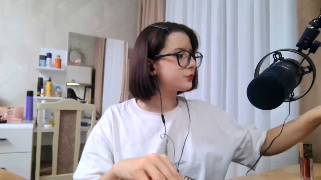 NeomiMckillip cam recording