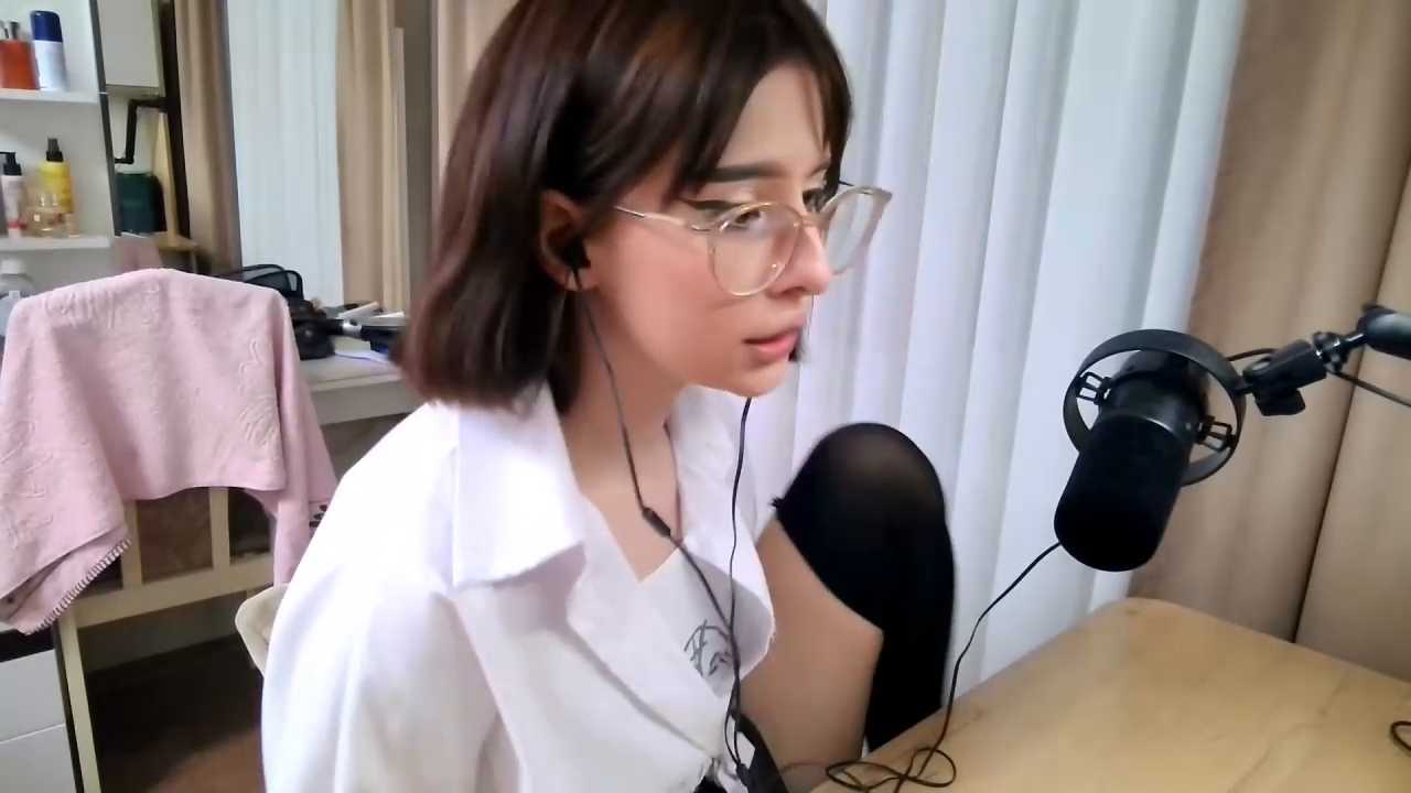 NeomiMckillip cam recording