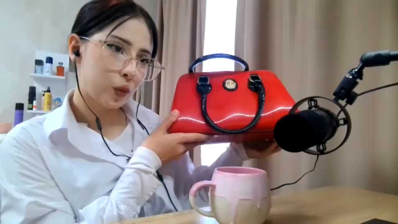 NeomiMckillip cam recording